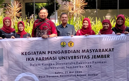 BEM Fakultas Farmasi UNEJ bekerjasama dengan Ikatan Keluarga Alumni (IKA) Farmasi UNEJ Adakan Kolaborasi Kegiatan Pengabdian Masyarakat di Desa Darsono