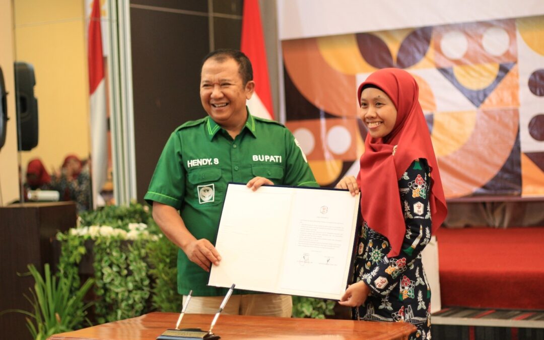 Bupati Jember Lantik Dosen Fakultas Farmasi Universitas Jember Sebagai Ketua Ikatan Apoteker Indonesia (IAI) Jember Tahun 2022-2026