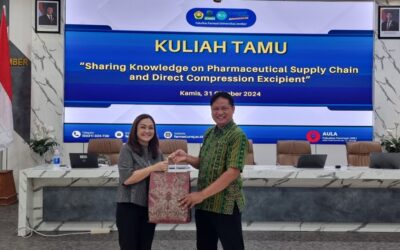 Tingkatkan Pengetahuan di Bidang Industri, Fakultas Farmasi Gelar Kuliah Pakar “Understanding Pharmaceutical Supply Chain and Direct Compress Excipients” Bersama PT Kerry Indonesia