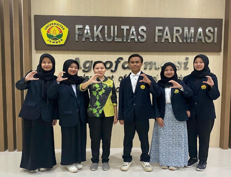 Tim Cocapeel Fakultas Farmasi Menyongsong KMI EXPO 2024