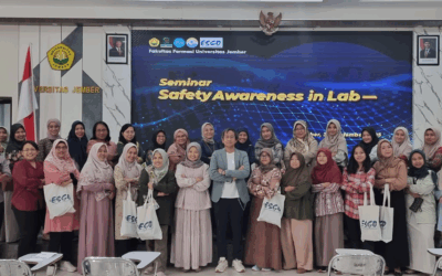 Fakultas Farmasi Gelar Seminar Safety Awareness in Lab untuk Tingkatkan Keselamatan Kerja