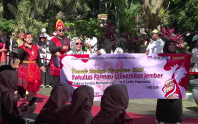 Dari Kampus untuk Indonesia: UNEJ Perkuat Nilai Pancasila Melalui Upacara dan Defile Budaya Nusantara